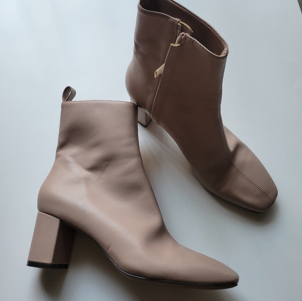 H&M PREMIUM SELECTION BEIGE/CREAM COLORED LEATHER ANKLE BOOTS - Picture 7 of 15